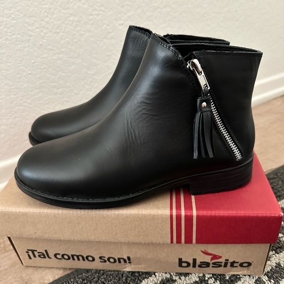 Black Leather Boots with zipper. - Picture 3 of 3